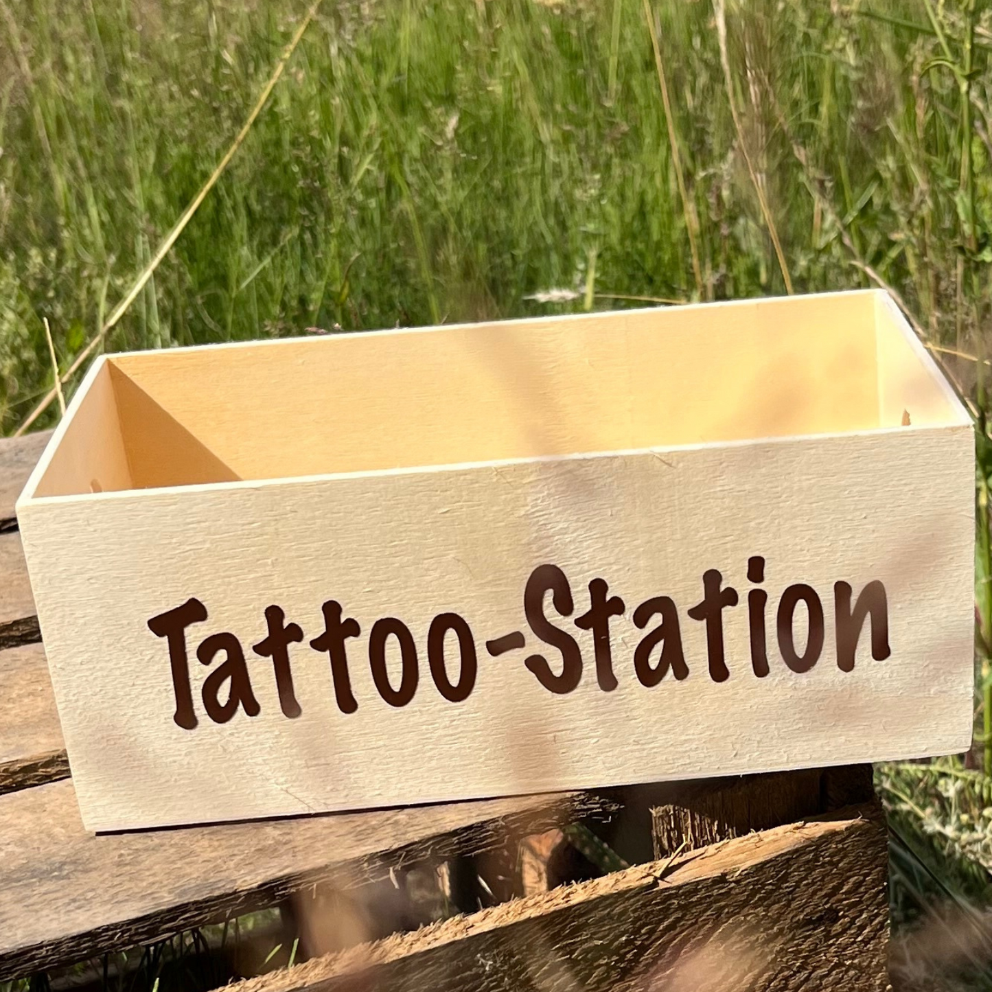 Holzbox- Tattoo-Station