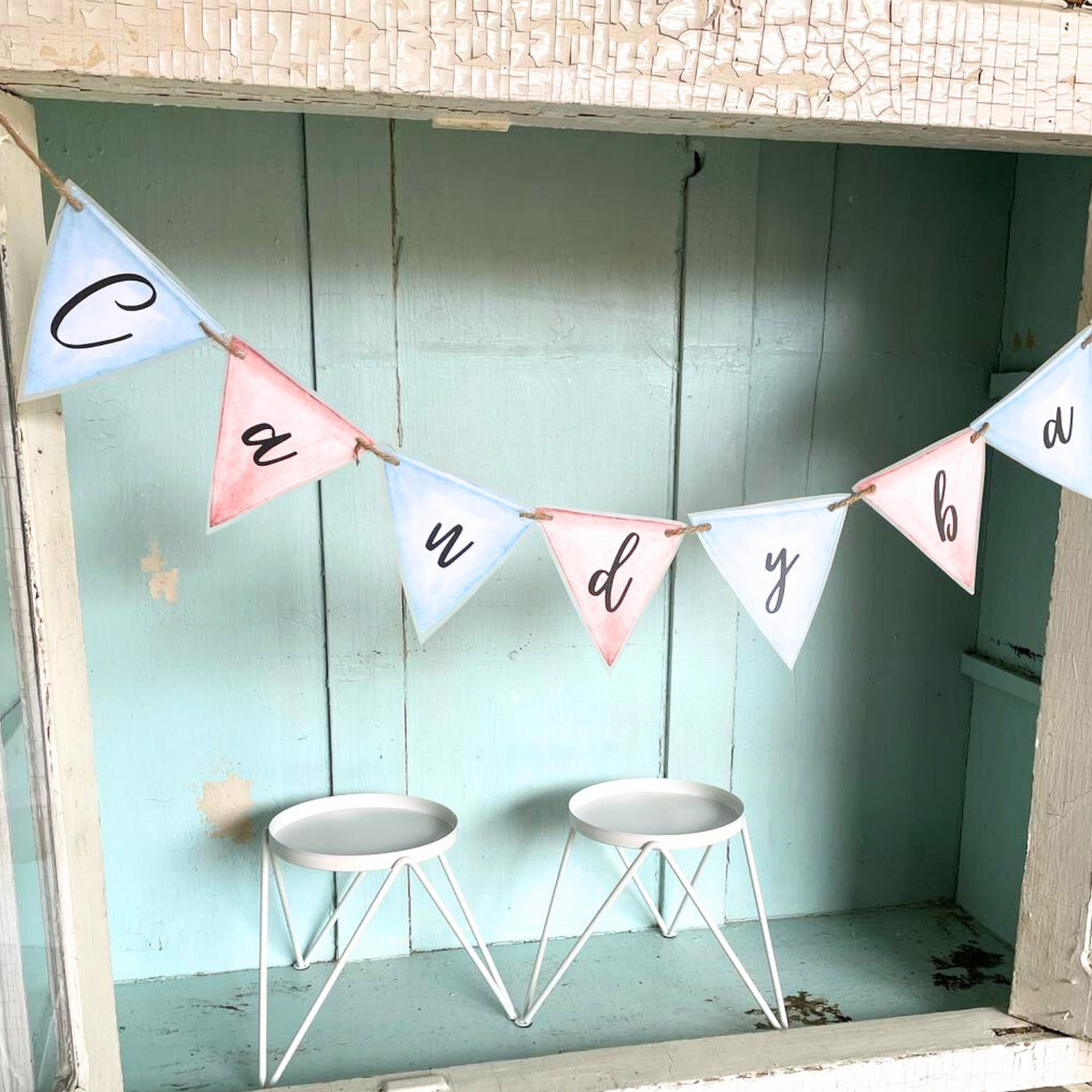 Weiße Metallständer