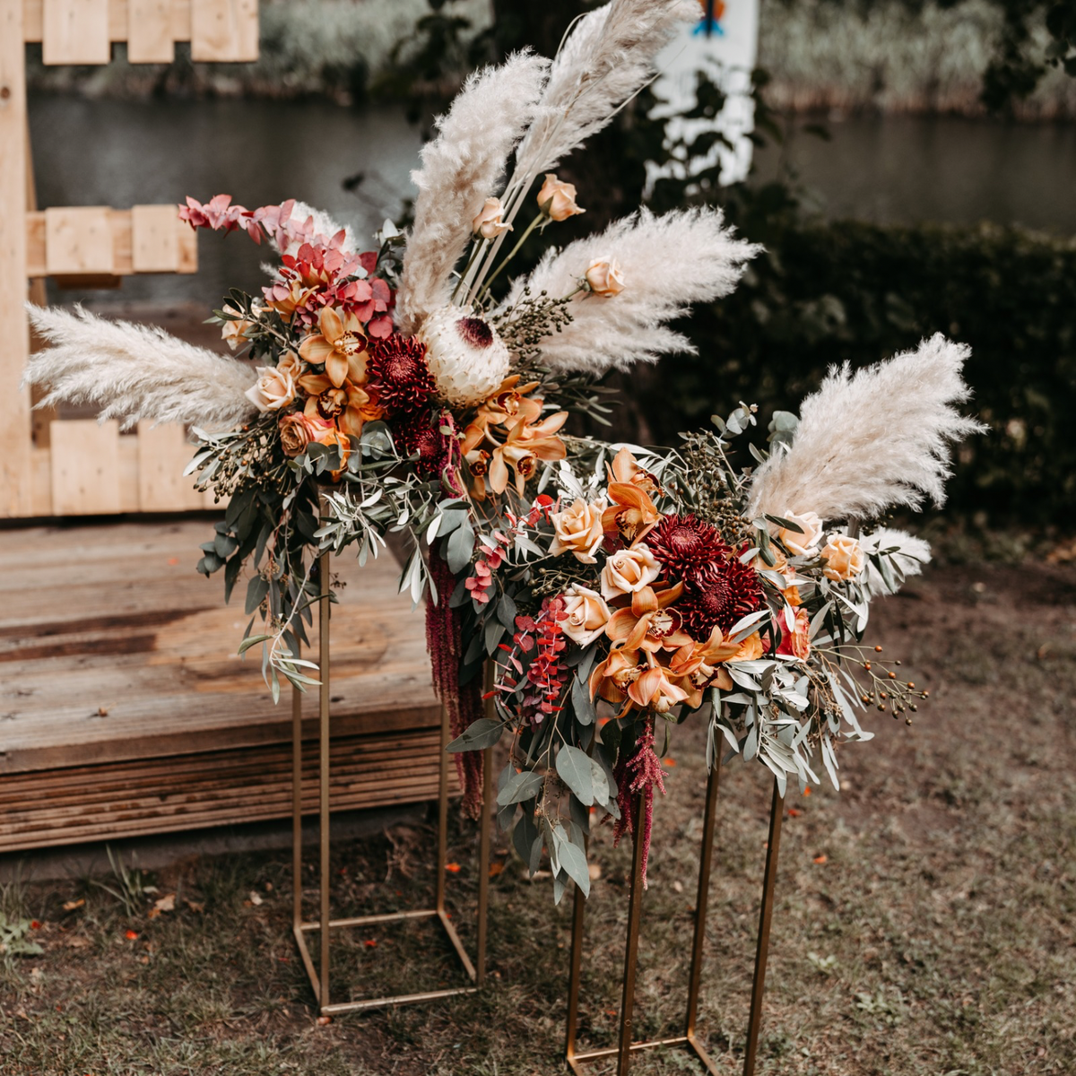 Blumenständer- Gold/ GROß – Herznah
